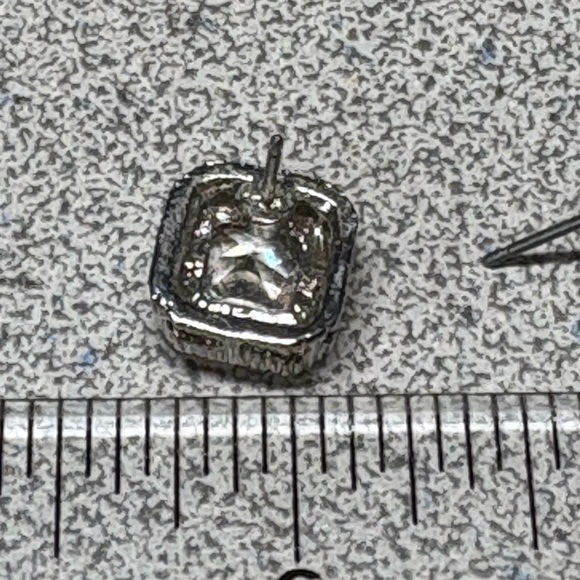 Pretty Vintage Silver Stud Earrings - Picture 9 of 9